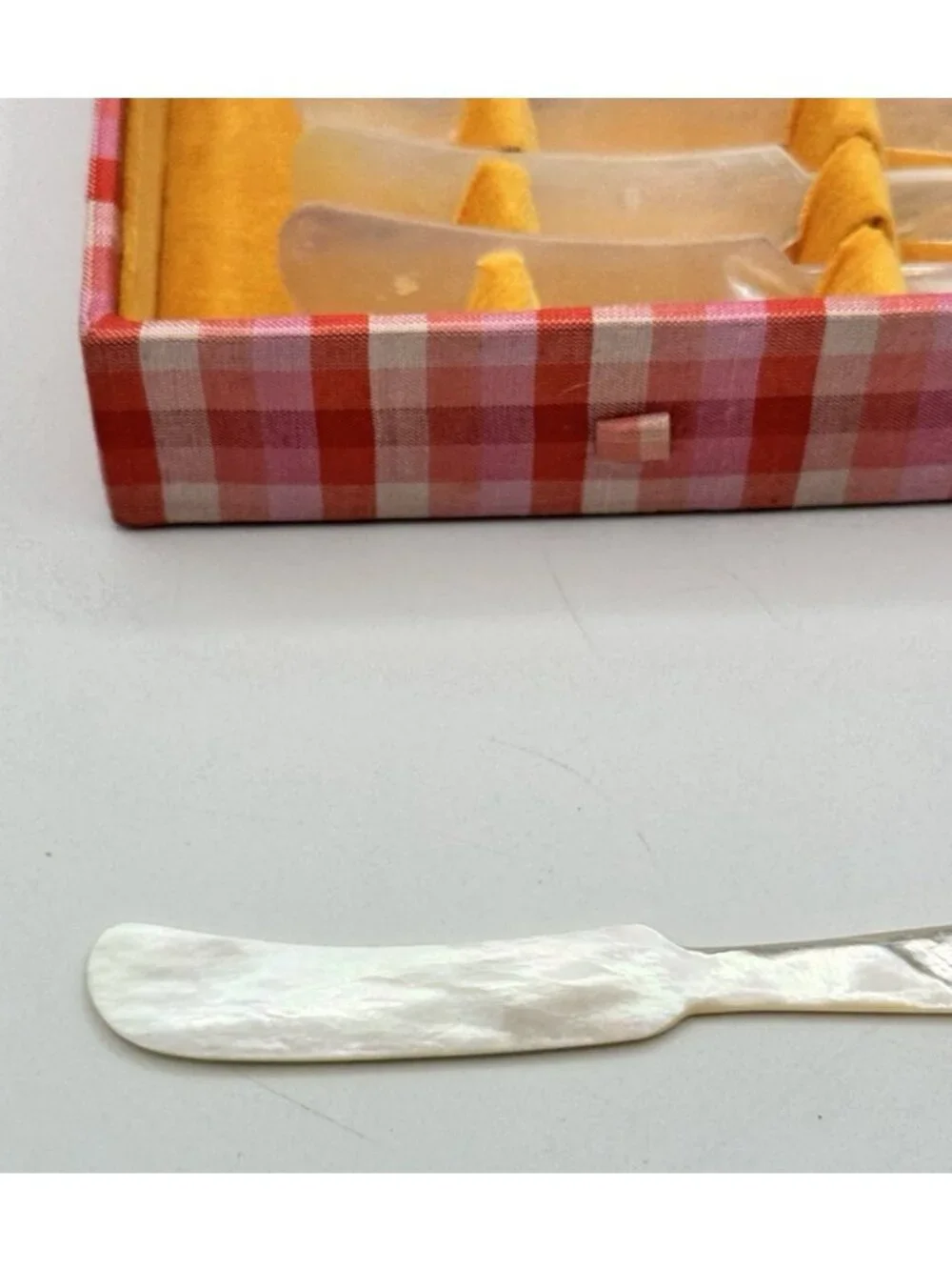 Vintage Mother-of-Pearl Butter Caviar Spreader Set of 6 In Box NEW
